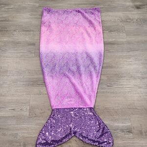 Mermaid Tail Flip Sequins Blanket in Pink and Purple with Silver Accents